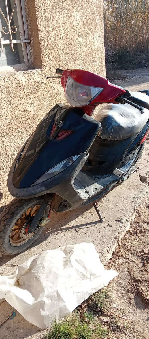 سلام عليكم دراجه ماكسي عدله للبيع بابل قضاء لمحاويل إدراجه مامفتوحه فول معدل فول شلعه معدل120 نضافه 1/1 بوشه 49 صالنصه FM رياضي بس لشراي يتصل عله هاذه لرقم*********** بالعافيه علياخذهه
