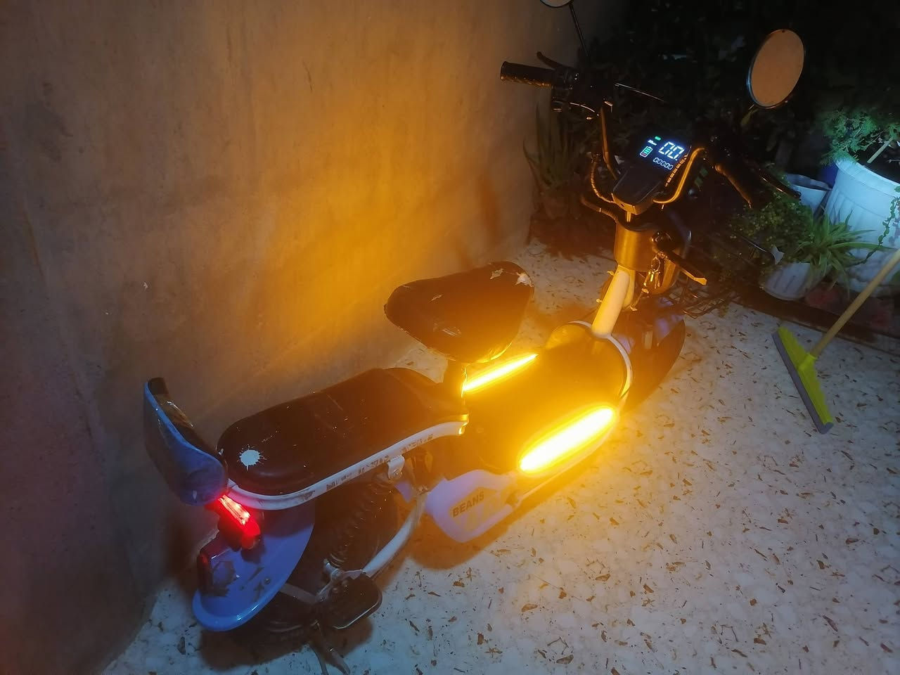 متاح للبيع دراجه شحن حجم 14 شغال بس بطاريه 300 متر و ينزل شحن   مكان كركوك  سعر 120 الف
***********
