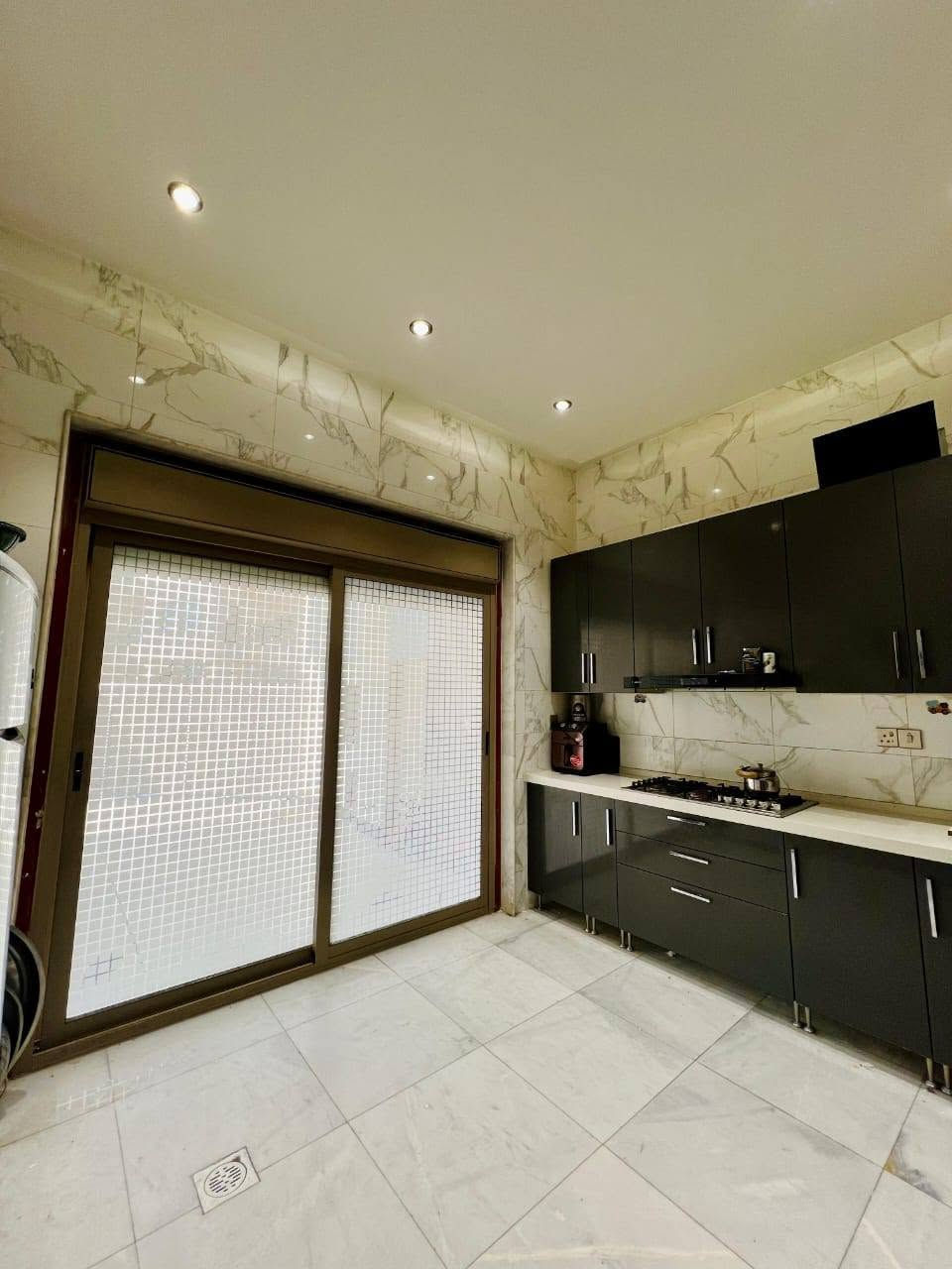 🏡 دار حديثة للبيع – البيجية | بناء 2025

فرصة مميزة لامتلاك دار حديثة بتصميم عصري وموقع ممتاز.

📍 الموقع: البيجية
📐 المساحة: 300 م²
📏 الواجهة: 10 متر
📄 سند مستقل

✨ مواصفات الدار:

- 8 غرف نوم ماستر
- صالة واسعة
- مطبخ حار ومطبخ بارد
- حمام ضيوف
- كراج للسيارة

🏠 دار حديثة بتشطيبات مميزة، مناسبة للسكن العائلي أو للاستثمار.

📞 للتواصل والاستفسار:
***********
