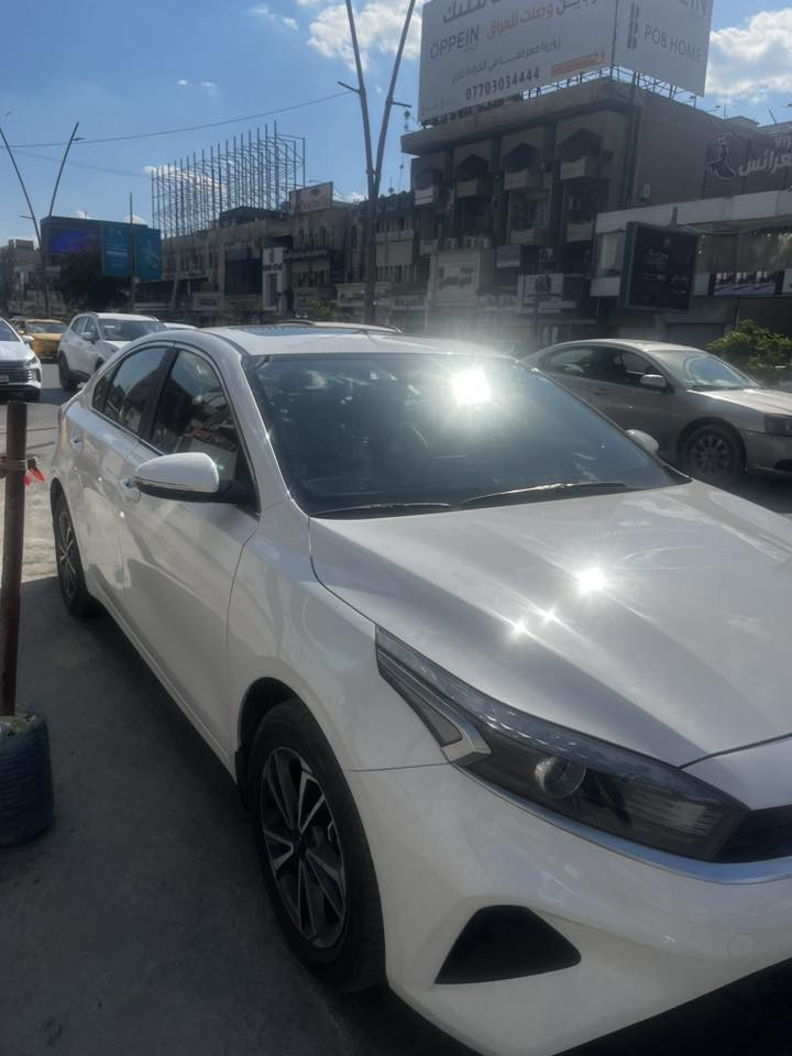 السلام عليكم ….كيا سيراتو خليجي موديل 2024  محرك 2000 كير AT ضمان الشركه الدوليه فول مواصفات 
ماشيه 31 الف 
ويل كب 
فتحه سلايت 
حساسات خلفيه 
شاشه 
مري شفط 
ثلاث أوامر قياده 
السياره بحاله الوكاله برغي واحد ممفتوح بيها 
بيها جاملغ خلفي وباب مبدل والجهه الثانيه ربع جاملغ خلفي مكان السياره بغداد 
***********
