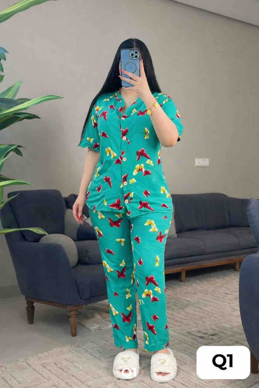 السلام عليكم تراكات نسائيه ♥️

 الساده خامه كريشه 🧚
والمخطط خامه كشمير 

سعر 3 تراكات ب 25 الف ✨

يوجد توصيل للحجز والاستفسار عبر واتس 
***********
