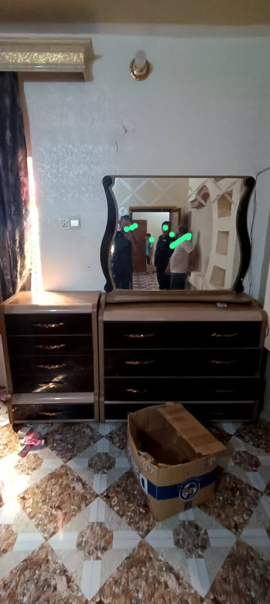 غرفه للبيع شتريته مليون واريده ب 600 لان محتاج فلوسه شراي يتفضل على هذا الرقم *********** عنوان الرمادي خمسه كيلو حي زيتون
