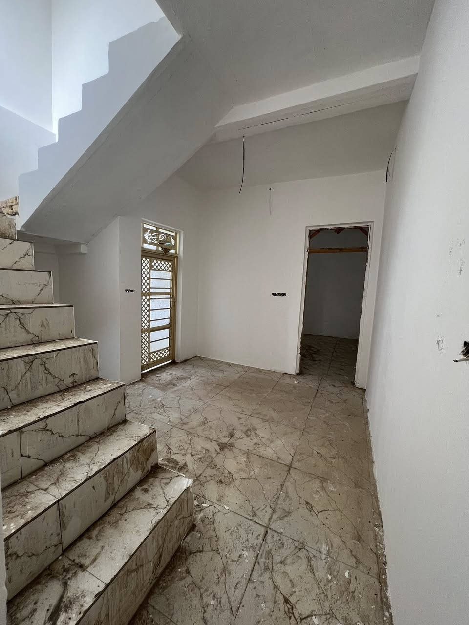 السلام عليكم
بيت للبيع المساحه 100 متر طابو صرف 

يحتوي ع استقبال وصاله وحمامات داخليه وخارجيه غرفه نوم الإنشاء سنه 2024 المكان حي المعرج 

الاستفسار 

مراجعه مكتب كامل للعقار 

***********

***********
