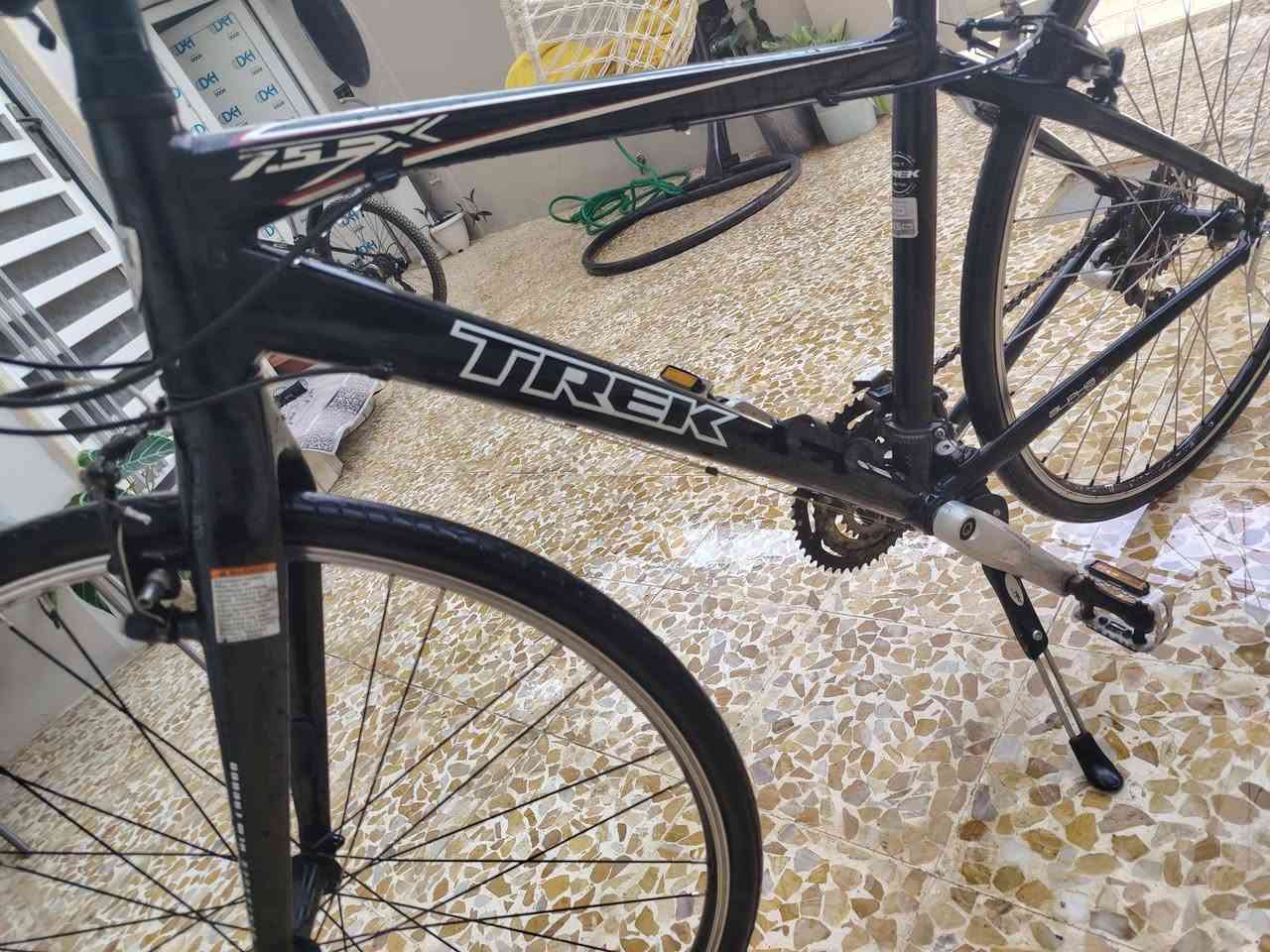 للبيع بايسكل عبد الحليم حجم 27 الأصلي كلو وضع شركة وعندي بايسكل تريك أمريكي للبيع كل واحد وسعرو تعال خاص وادلل للاتصال *********** أو ***********
