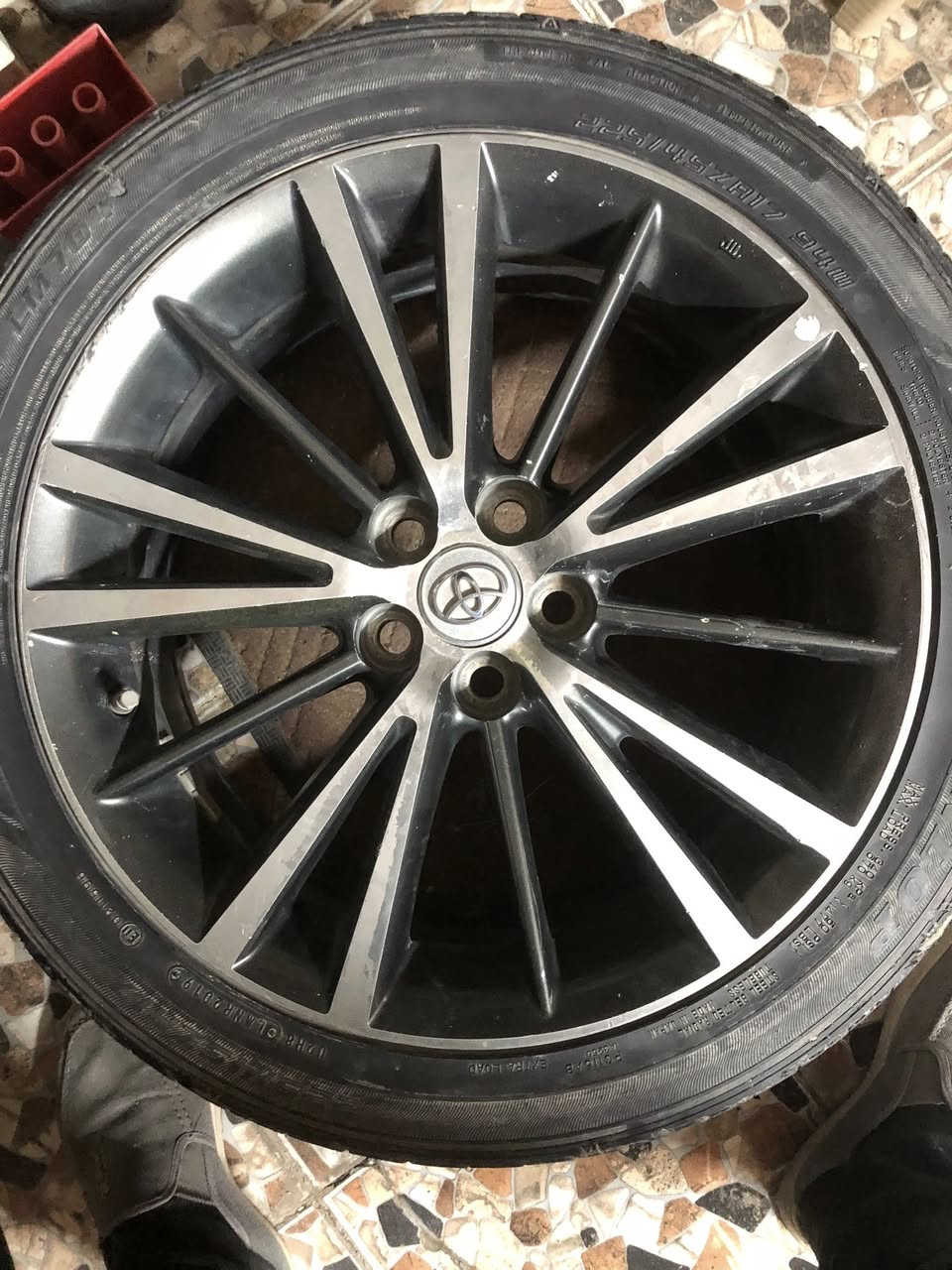 حجم ١٧ واحد من الويلات بيه لحيم من الخلف. والتايرات نص عمر ٢٠٠ الف بغداد غزاليه ***********
