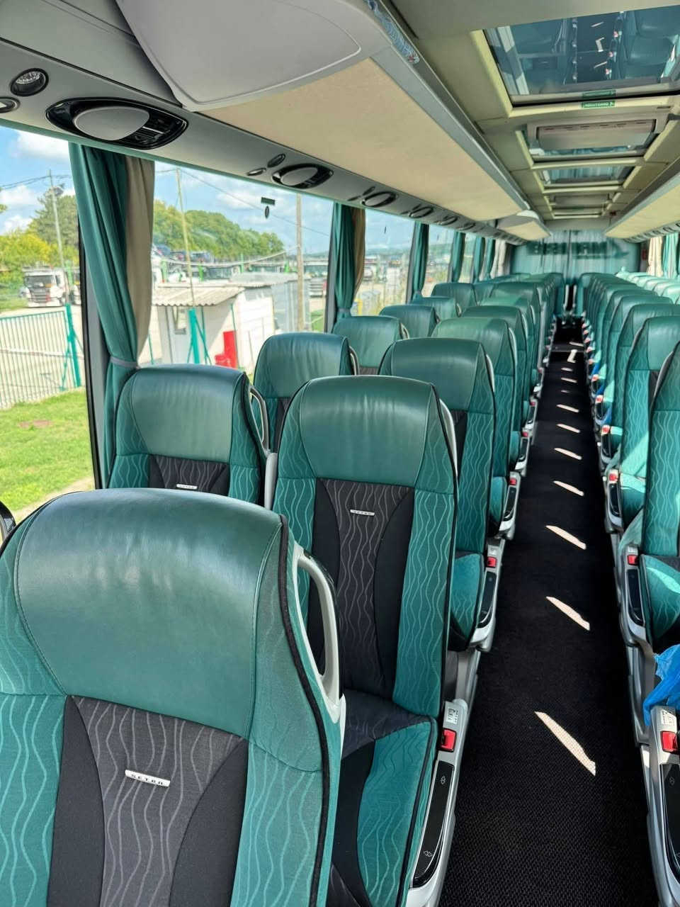 نبدي بسم الرحمان
Setra 417 HDH
سنة الصنع 2013
عداد 580000 كم 
ناقل حركة اوتوماتيكي 
عدد المقاعد 57
3 محاور * محور توجيه 
السعر 95الف دولار 
شامل كمرك ضريبة شحن 
مدة الوصول 15 يوم بعد الحجز


**إذا كنت صاحب هذا الإعلان وتريد حذفه لأي سبب، رجاءا أرسل رسالة إلى الدعم الفني**