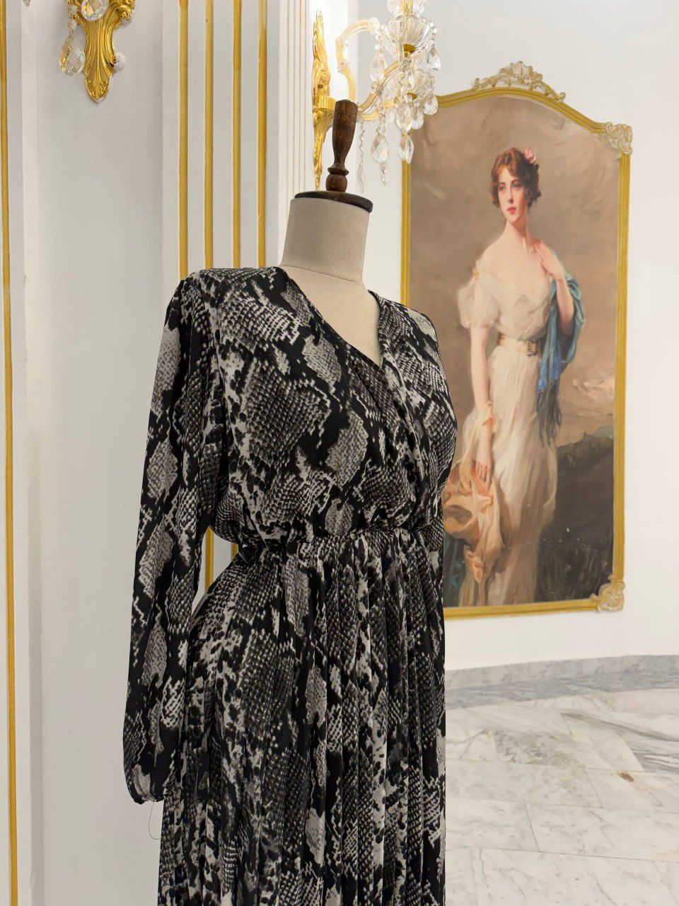 الخامة: شيفون عالي الجودة مع بطانة داخلية ناعمة.
التصميم: أكمام طويلة، خصر مرن، وقصة كلوش منسدلة.
رقم (1):يلبس قياس 38 و 40 .
رقم (2): يلبس قياس 42 و 44.
رقم (3): يلبس قياس 46 و 48 .
رقم (4): يلبس قياس 50 و 52 .


**إذا كنت صاحب هذا الإعلان وتريد حذفه لأي سبب، رجاءا أرسل رسالة إلى الدعم الفني**