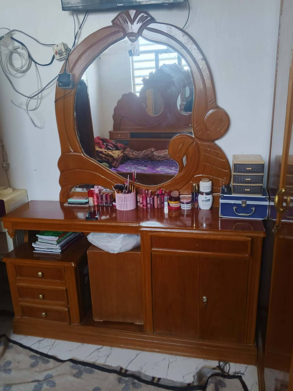 غرفة نوم للبيع تسكام درجة اولى طابقين المكان نجف والسعر 600 وبيه مجال وهذا الرقم ***********
