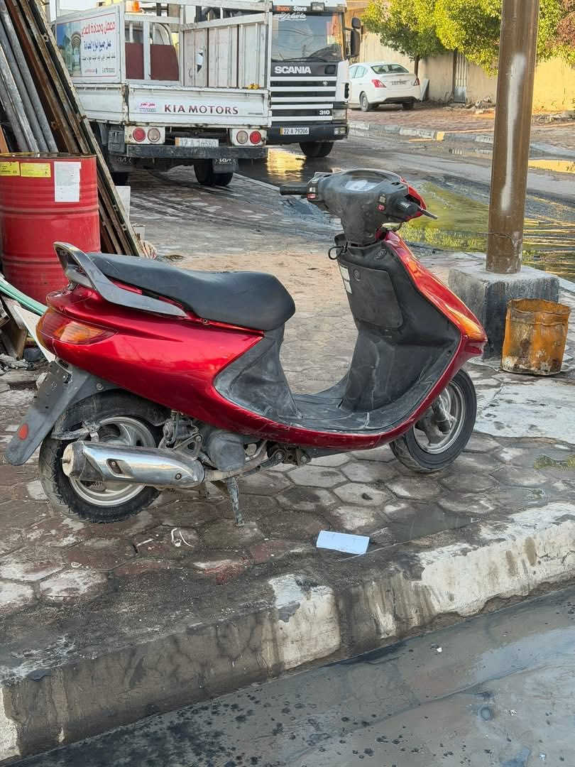 السلام عليكم اخوان فراشه للبيع الدراجه نظيفه حيل الكهربائيات كلهه شغاله مابيه نقص برغي المكان البصره حي الزيتون قرب نهر المحجر السعر قفل ٥٥٠ الف قفل الأتصال ***********
