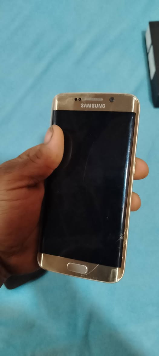 السلام عليكم موبايل للبيع كله شغال الذاكره 32 السعر 50 وبي مجال ***********
