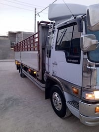 يتوفر سيارة نقل اثاث الى جميع المحافظات وهاذ رقمي 07777675617