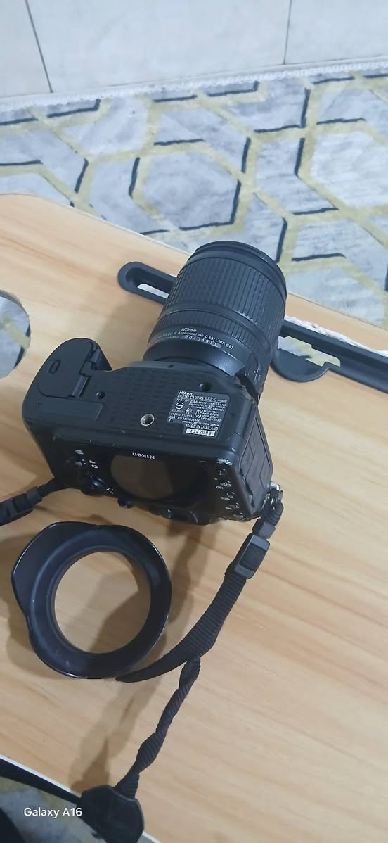 سلام عليكم
كامره نيكون للبيع  d7200 
مالحقاته 
عدسه 18_140+ بطاريه+
رام 32+شاحنه+جنطه +حزام كتف  

سعر 600.     نضيفه 100%
مكاني بغداد.  توصيل موجود    ***********
