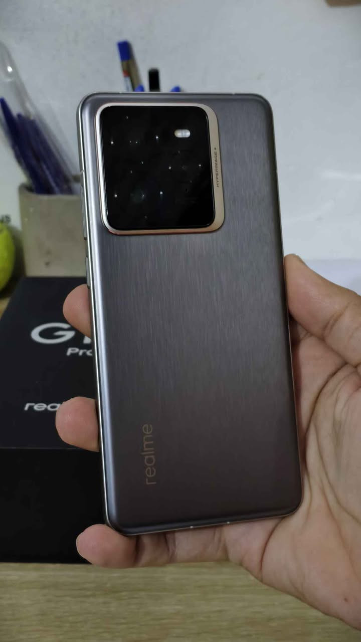 ريلمي GT 7 Pro 
نظيف جدا جدا كامل ملحقات 
نسخة صينيه يدعم تسجيل مكالمات بدون تحذير 
للبيع السعر 645 الف سعر ثابت 
مكاني كربلاء حي الغدير 
للتواصل ***********
توصيل متوفر كربلاء, العراق
