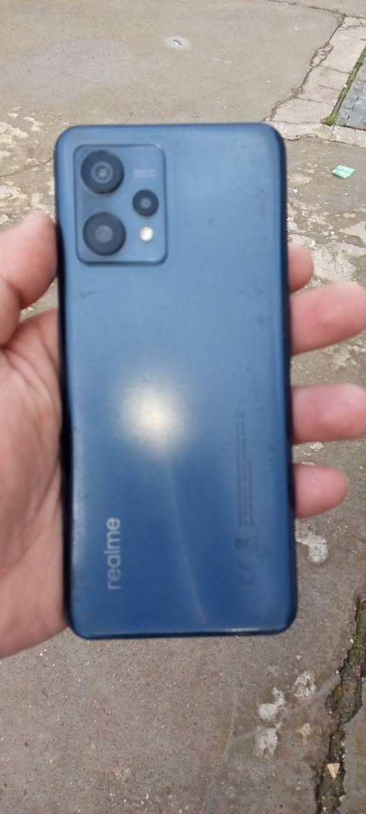 السلام عليكم جهاز ريدمي  الذاكرة 256
فقط بي هاذا الخط بالشاشه مثل ماواضح بالصوره يتبدل شاشه يرجع طبيعي الجهاز 
السعر 80 بي مجال الشراي يتصل ع الرقم ***********
