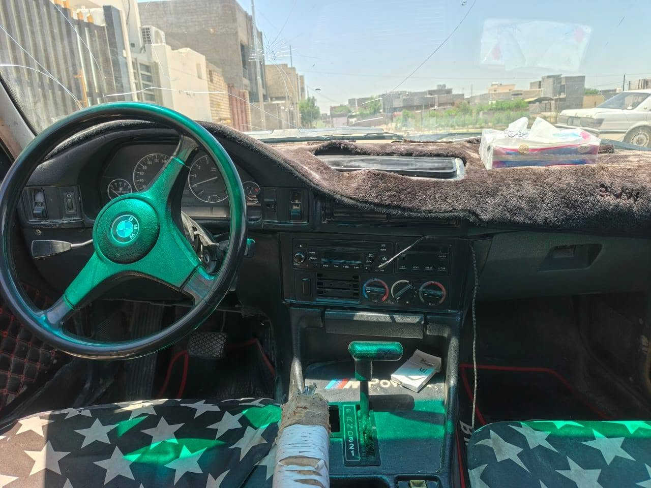 بي ام 525  موديل 90 محرك مفتوح اوتوماتيك
جام كهربائي 
فتحه سقف 
مرايات تحكم 
سيارة كل ضربة مابيها  
ملاحظة الكير بي خربطة 
السعر 35 مكلف بل نشر هاذا صاحب السياره اتصل عليه وليد خالد عبد   ***********
