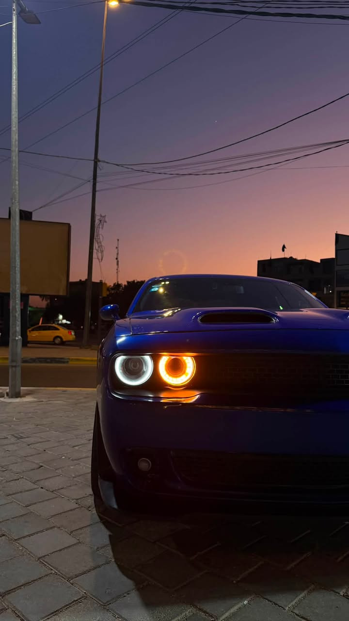 السلام عليكم 
دوج جالنجر موديل 2020 sxt 
السعر ١٧٨ وبيها مجال 
حادث خفيف موضح بلصورة 
تبريد ثلاجة 
جاملغ ايسر مبدل وجاملغ ايمن صبغ 
بنيد محدث ريد اي 
بيها ٣ رصعات 
موصفات sxt 
شاشة كبيرة بصمة ابواب تشغيل عن بعد انارة ترحيبيه وكو بعد هواي مراصفات 
السيارة مسويلها اكزوز على الريموت يعني سد لكزوز وعيش الطرب 
والسقف مسوي روز رايز 
ويل اصلي 
العنوان بغداد شارع فلسطين رقم الهاتف ***********
