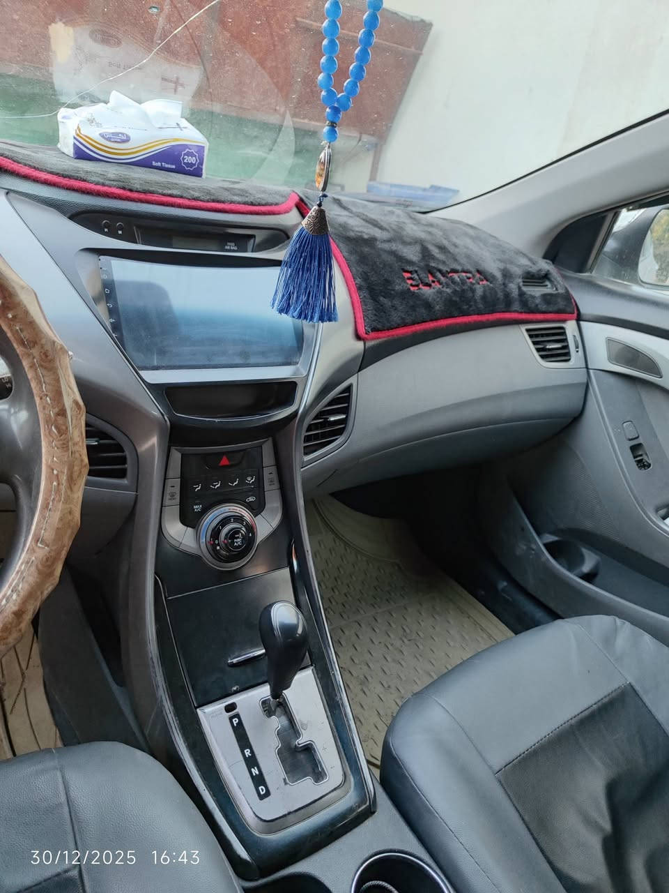 النترا ٢٠١٣  وارد امريكي سيارة مكينه وكير كفاله جديدة وجاهزة من كلشي بيه باب وجاملغ وبيه صبغ قليل حادثه بالباب السايق السعر ٩٠ وبيه مجال.. إتصال على ***********
