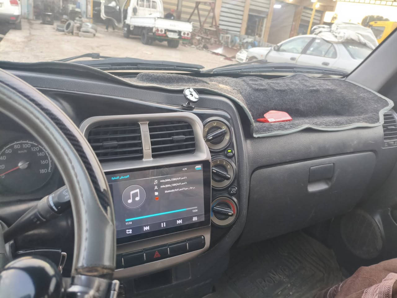 للبيع كيا حمل موديل 2012 محرك 2700 صدر جديد امامي خلفي محرك كير شاصي كفالة تحويل ثاني يوم السيارة بسمي العنوان الفلوجة السعر 110 وبيهة مجال للاستفسار الاتصال على الرقم *********** او***********
