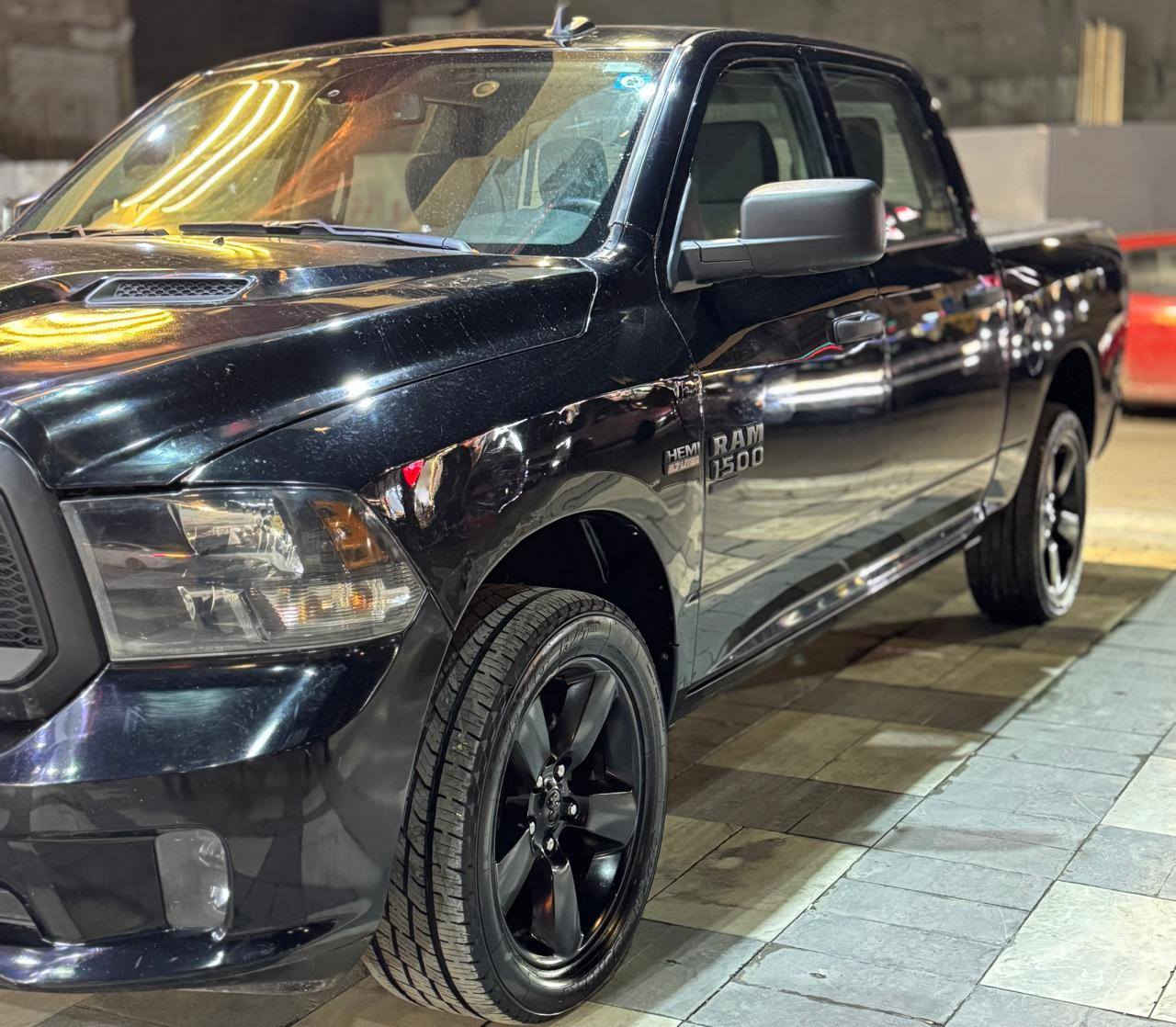 السلام عليكم
رام كلاسك اسود . كامله بدون نقص 
موديل 2022
المحرك 8 سلندر
باب طويل بدي قصير المرغوب
مواصفاتها فور ويل . دبل صالنصه 
كشن كهرباء 
البدي مغلف كامل مع قبق سلايد للبدي 
حادثها من اميركا جاملغ بنيد  ماشيه50 ميل
مكاني بغداد سياره بأسمي 
سعر 250 و بي مجال ان شاء الله 
***********
