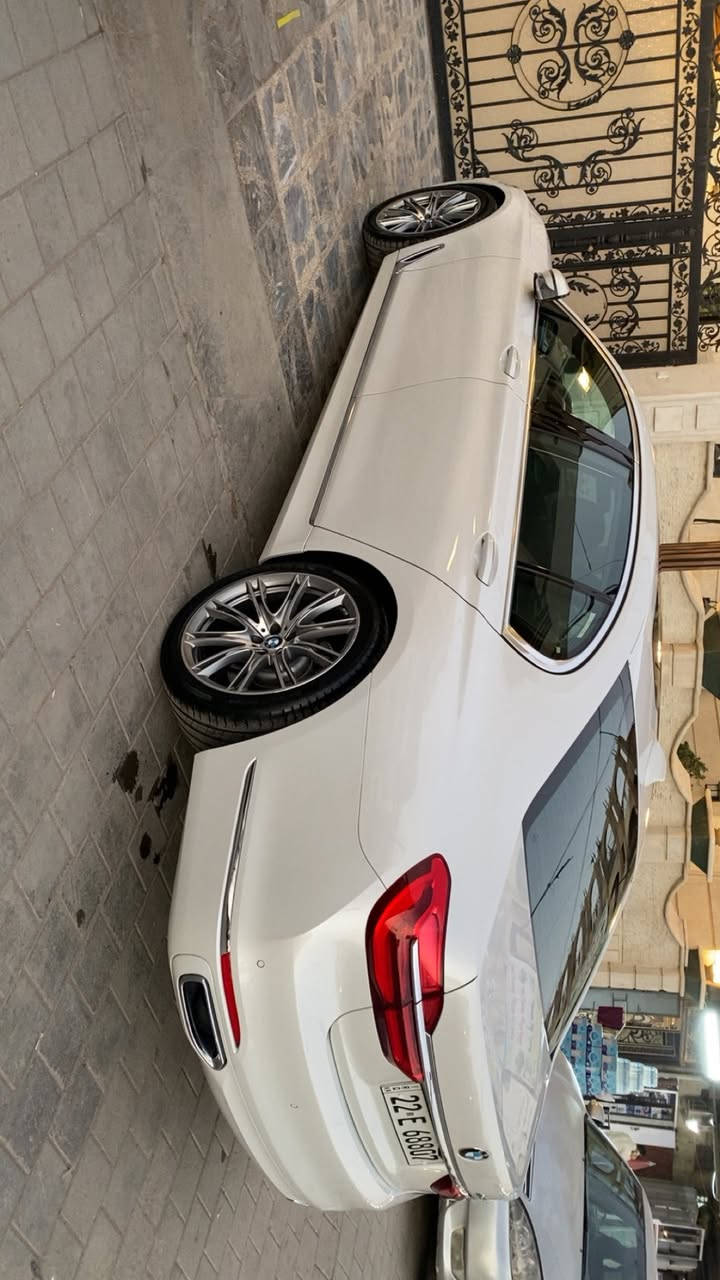 السلام عليكم
للبيع BMW 730 Li موديل 2018 لارج 

من القطع النادرة تعتبر زيرو السيارة 

لون صدفي داخل قهوائي جديدة جدا 

ماشية 27000 خليجي وكالة العروش 

كفالة عامة صبغ بارد تكحيل شخط حتة الدعاميات 

بأعلى المواصفات بهذا الموديل 

عطر داخل الجكمكة خاص بلسيارة كهربائي التحكم 

ايباد بلتجوة الخلفية بلادي خاص بلتحكم بجميع اوبشنات السيارة 

خمس بردات كهربائية 

شاحن واير ليس 

اوتو هولد + اوتو بارك 

خزن ميموري كشنات تدفئة وتبريد امامي خلفي 

طفاية حريق + مثلث بلادي 

جكات تصعد وتنزل السيارة 

تحكم ماوس 

شاشة داتا شو عرض بلجامة 

اربع ابواب شفط + صندوق 

اربع ابواب بصمة + صندوق كهرباء 

رادار 360 درجة 

كامرات 360 درجة

حساسات 360 درجة 

شمعات بلتكم الخلفية بلاد وكالة نادر يجي 

شاشات عدد 3 لمس + تحكم تبريد لمس بلاد وكالة 

بنوراما 

ويل 20 اصلي BMW lndividual 

تخم تاير اصلي جديد 

مع السيارة ثلاث بصمات اصلية واحدة منها شاشة

سنوية 2030 وهزة وفحص 2028 

رقم اربيل انكليزي سنوية باسمي تحويل مباشر 

مكان السيارة البنوك مجمع اساتذة المستنصرية 

للاستفسار 
***********
***********
