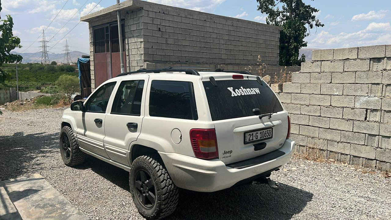 گراند جیرۆکی  مۆدێل 2004     8پەستۆن.دەبل ئەکسل     گێرو مەکینەو ئەکسل بەشەرت.   سێ چوار پارەچە بۆیاخی هایە   ئەگینا هەمو گیان بەشەرت.   بەناوی خۆمانە. مالی دۆستە.   ژمارە  موبایل.  (***********).   (***********)  نرخ (٨٠ ) مەجال
