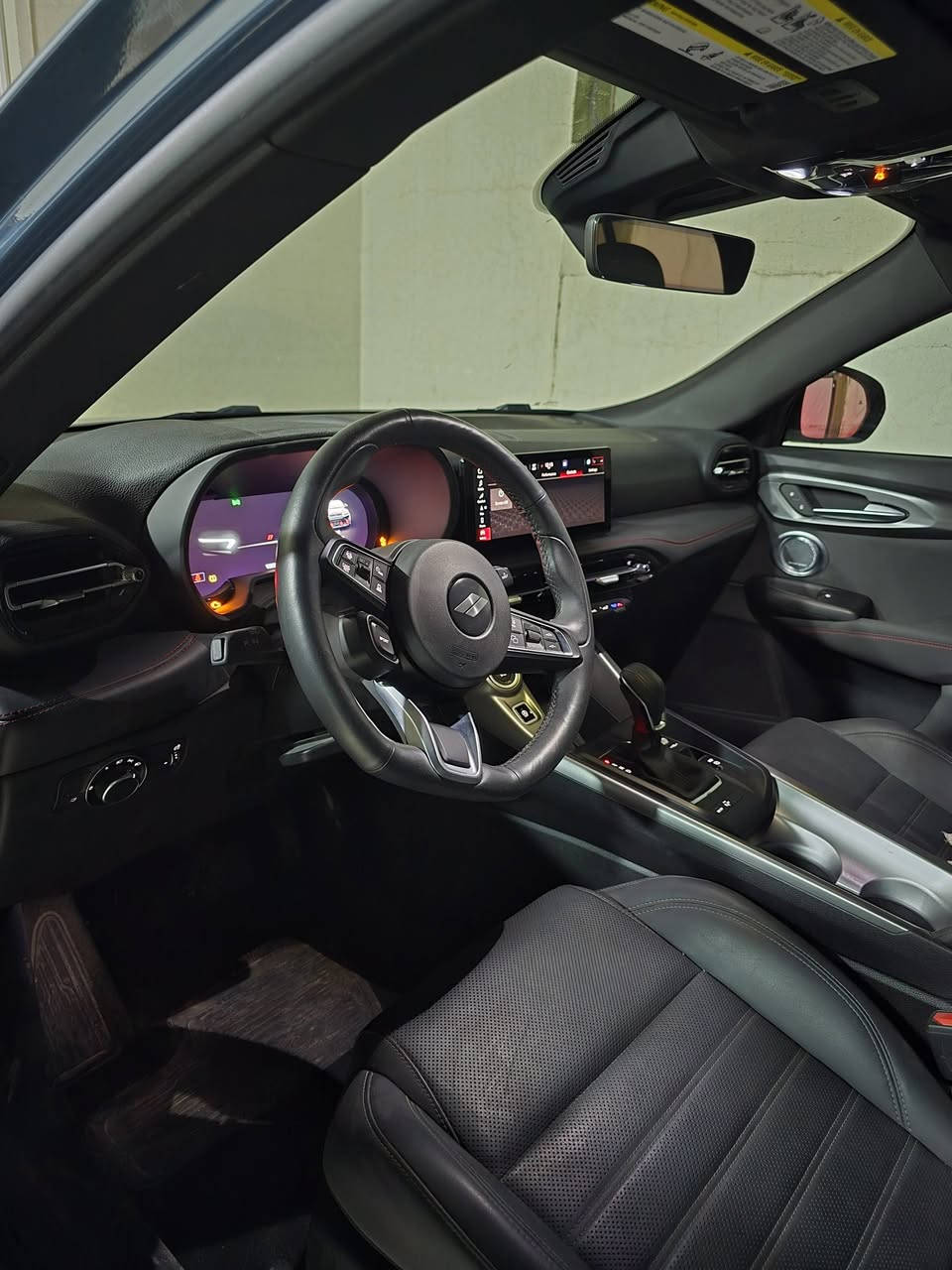 🛑 للبيع: دودج هورنيت 2024 GT Plus (فول الفول لون مميز) 🛑

​📌 تفاصيل السيارة:
​الممشى: 17,000 كيلومتر حقيقي فقط! 
​الإيرباكات: سليمة بالكامل 100% 
​الحادث والضرر: السيارة  فقط البنيد صبغ ( بدون دواخل)
​⚙️ المواصفات والمحرك (GT Plus الأعلى فئة):
​المحرك: 2.0 لتر تيربو (4 سلندر) يولد قوة 268 حصان (عزم وتسارع قوي جداً).
​كير: أوتوماتيك 9 سرعات.
​نظام الدفع: دفع رباعي مستمر (AWD) ثبات عالي بالطريق
​الداخلية: مقاعد جلد ألكانتارا (Alcantara) VIP مطرزة بخياطة حمراء رياضية، مع كشنات تدفئة وتبريد
​السيستم الصوتي: نظام صوتي فاخر بريميوم Harman Kardon® بـ 14 سماعة.
​السقف: فتحة سقف بانوراما بالكامل.
​الشاشات: شاشة دشبول رقمية عملاقة 12.3 بوصة + شاشة وسطية 10.25 بوصة تدعم Apple CarPlay و Android Auto لاسلكي.
​الأنظمة الذكية: رادار، كاميرات 360 درجة(5 كامرات)، نظام الحفاظ على المسار، تحذير نقطة عمياء، وتثبيت سرعة ذكي.
​الويلات: ويل حجم 20 أنش بلادي
السياره موجوده باربيل بدون رقم (تترقم اربيل دهوك سليمانيه)
السعر 168 وبيها مجال بسيط


**إذا كنت صاحب هذا الإعلان وتريد حذفه لأي سبب، رجاءا أرسل رسالة إلى الدعم الفني**