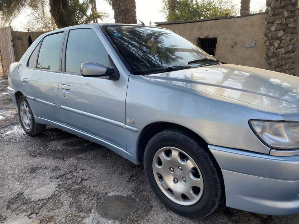 السلام عليكم 
بيجو لبيع لون  سمائي موديل 2003 رقم بغداد انكليزي هزه سنويه جدد شرط التحويل كير مكينه صدر كهربائيات كله بلادي مصبوغه لجماليه بسبب الجرادبدون لا تبديل لاكص لا عيب شرعي سياره نصبتها احلى من الصور مابيها اي نقص حلوه خير من الله كلها شغاله السعر 45$ورقه بيها مجال كلش قليل حك الجيه مكاني بغداد ناحيه الرشيد قرب السريع الدولي مقابيل اليوسفية الاتصال اوتساب ***********
