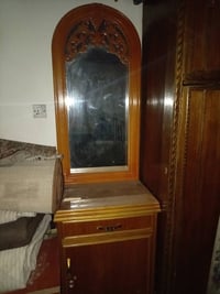 سلا عليكم موجود معرض وموجد ميز مراه و رحلة مدرسيه نضيفه للبيع سعر خاص ...