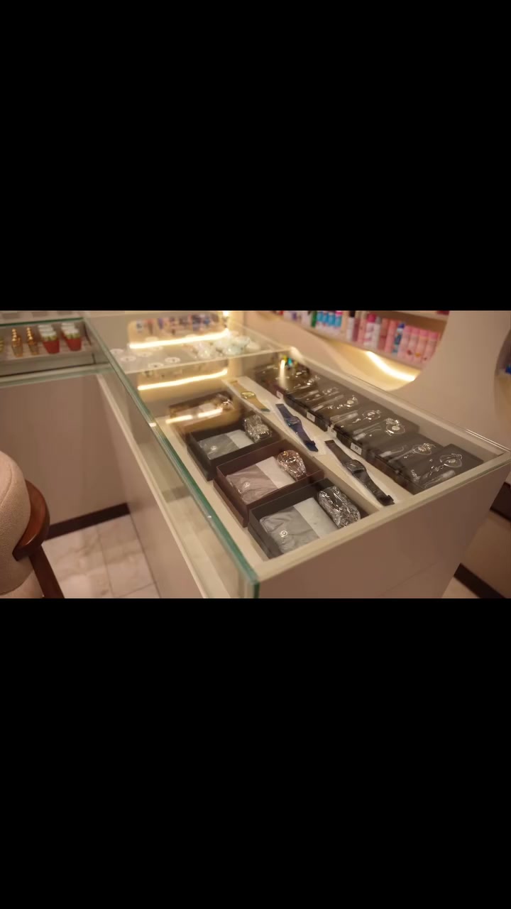 تم افتتاح المركز الأكثر غرابة على الإطلاق 🔥
 الوجهة المثالية لكل محبي العطور الفاخرة 🤍
 حيث يلتقي الشغف بالخبرة في كل رشّة ✨
 تميّز برائحة تبقى في الذاكرة … كُل لحظة 🫰🏻
❈❉❈──────❈❉❈──────❈❉❈
📍العنوان : خانقين ، فلكة كرندي ، داخل مجمع كاردو 
🚚  يتوفر توصيل لكافة محافظات العراق 📦
📞  رقم الهاتف : ***********
