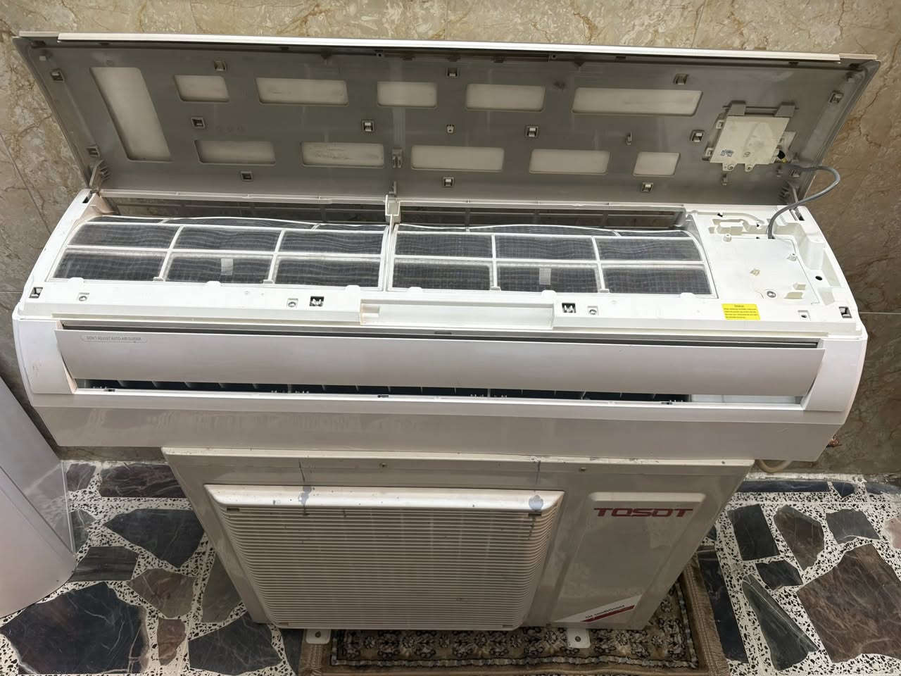 سلام عليكم
سبلت توسوت 2 طن حاربارد
غازه مقفل R-22 
بلادي ممصلح 
كامل بدون نقص
ظمان 20 يوم شرط على الشغل
السعر  ٤٢٥  الف
***********  بغداد حي الجامعه
