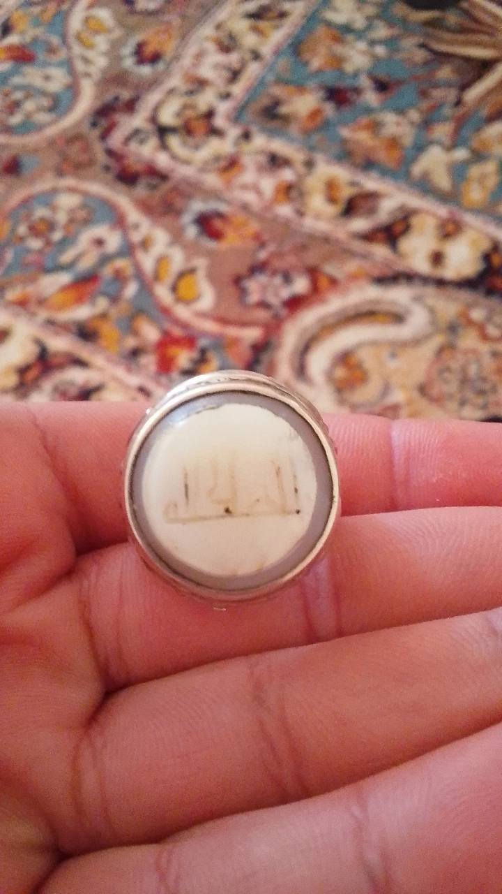 خاتم فضه ٩٥٠ قديم جدا سعره ١٠٠ 
***********
