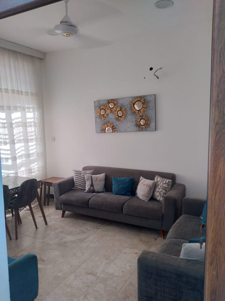 البيع بيت مساحه50 متر
حي الاعلام الشباب 
مربع شكر السلطان احله مربع
بناء جديد درجه اولى 
طابق اول صاله ومطبخ وخدمات
طابق الثاني غرفتين نوم وخدمات
اتصال ع ارقام 
***********
***********
