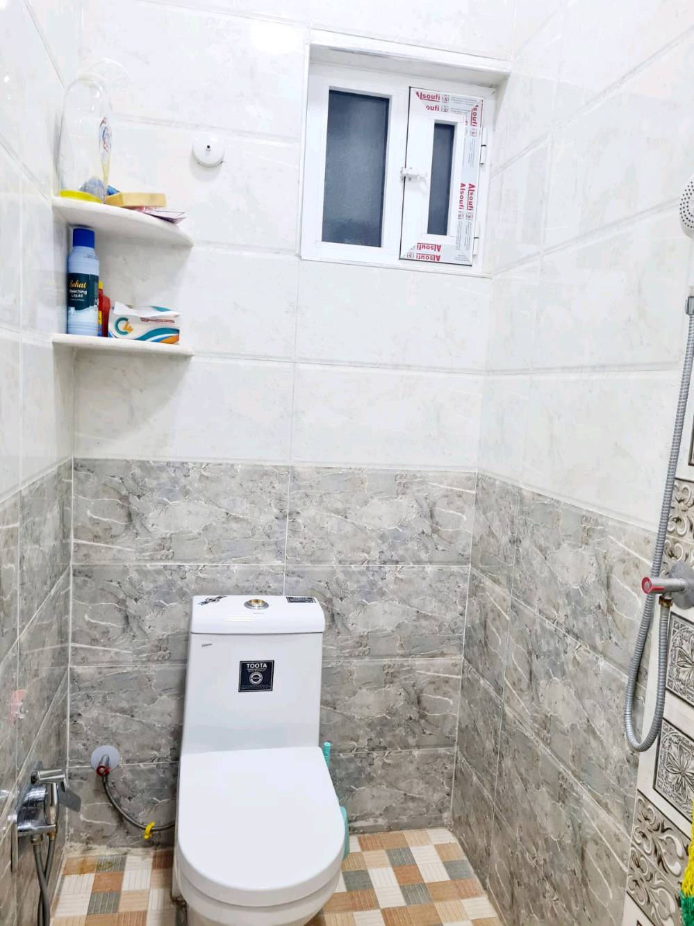 المحمودية حي 18الجديد بناء درجة أولى \24\
📃سند طابو صرف نقص واجهة فقط
🏠-بيت للبيع قرب قاعة
 🕍الحسين والعباس شارع 40🚘
➖مساحة 125M طابقين 
يتكون⤵️ طابقين 
طابق1
➖1غرف نوم 🛏
➖استقبال-صاله-مطبخ🛒
-مجموعه صحيات-🚽
تكدر سوي مشتملات 2 
بيت جبير ماشاءالله 

طابق 2
2غرفة نوم صالة مفتوحه
جبيرة
 صحيات 
بيتونة سطحين 
📞للتواصل
***********
***********
مطلوب الإسكان