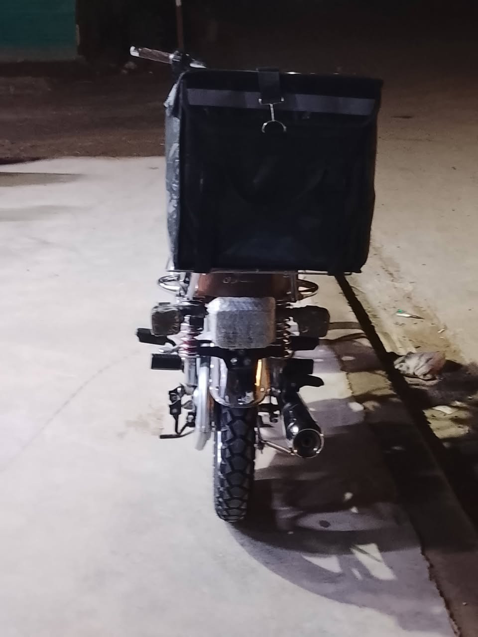 السلام عليكم دراجه للبيع ايراني خمسه كير الدراجه حلوه باوراق المكان بغداد الدوره التل الموديل 24 سونيك***********
