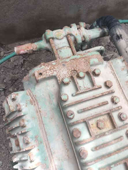 سلام عليكم كمبريسات تبريد عدد 2 الواحد 35 طن شغالات وبنل كامل وكهربائيات كاملة عنواني وسعرهن 18 ورقة وبية مجال بسيط البصرة ابي الخصيب رقم الهاتف ***********
