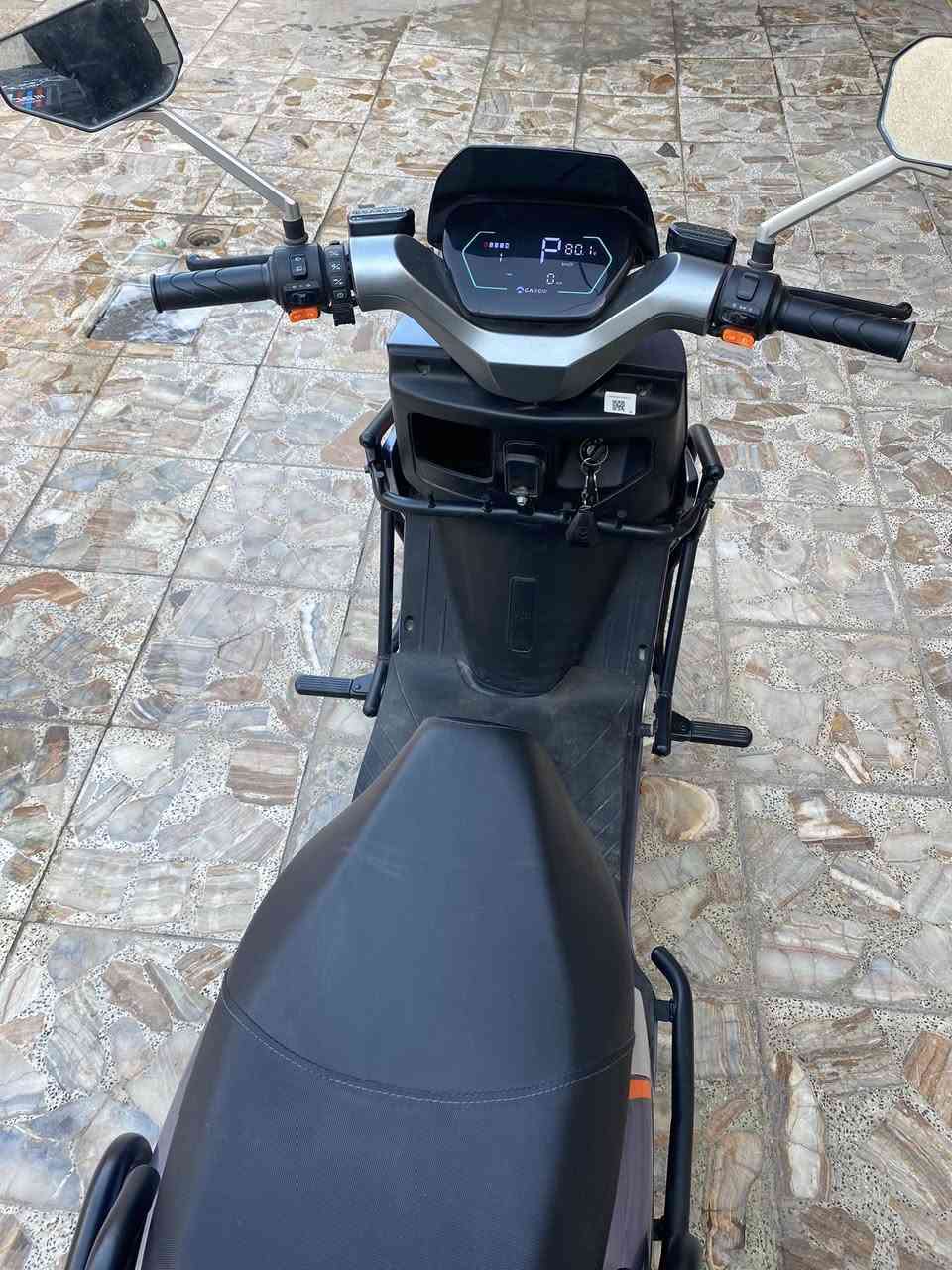 السلام عليكم دراجة شحن ماركة GAROW الدراجة حيل نضيفة اروح بيهة للدوام وارجع 3 سرعات بيهة البريك هايدروليك سرعتها 70-80 بيهة مثبت سرعة ونظام الـ p تشغيل عن بعد بطاريات 6 /44 امبير + درع + صندوگ + خوذة سعرها 800 الف وبيها مجال مكاني الزعفرانية شارع المعهد 
***********
