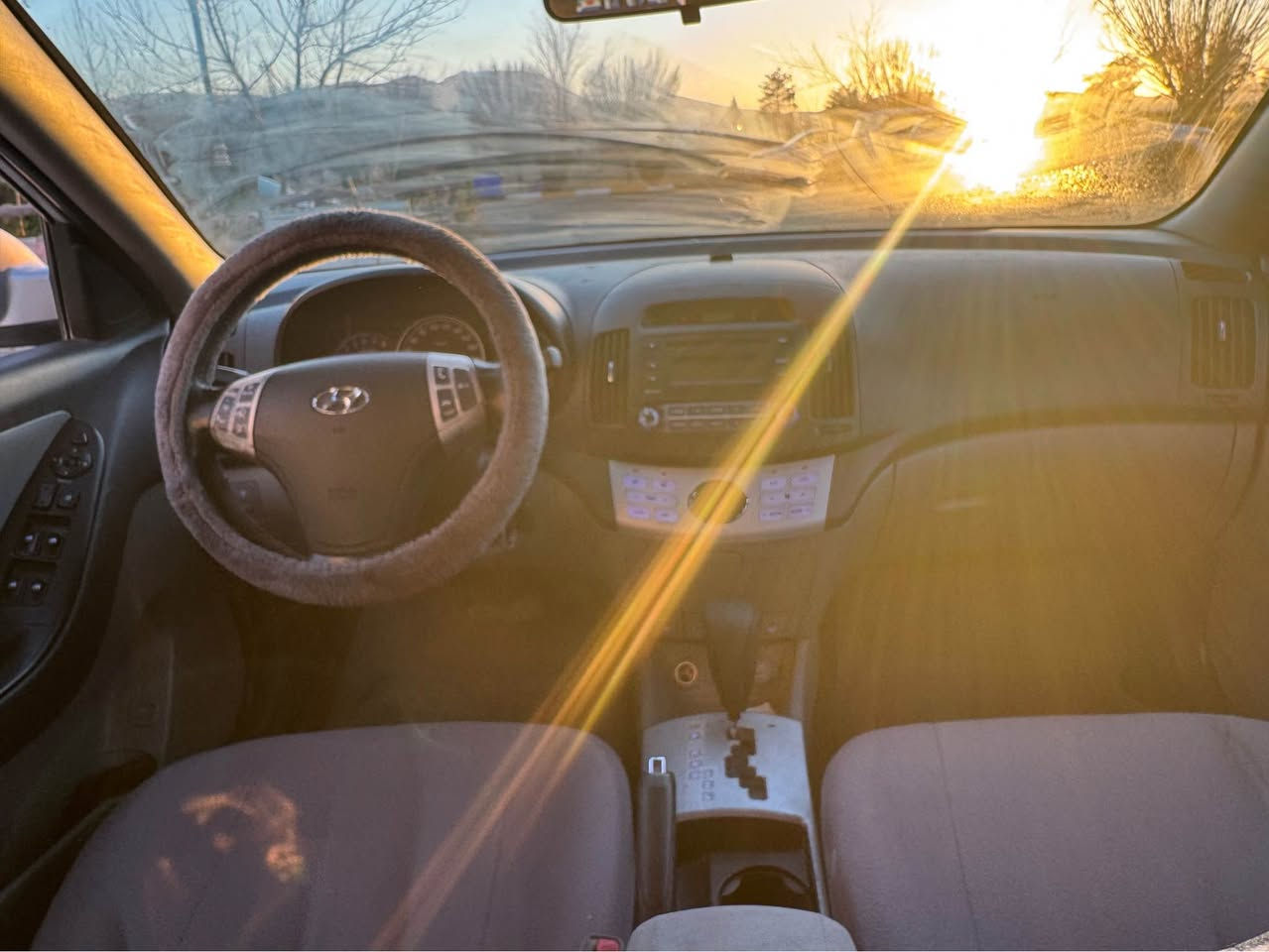 هۆندا ئاڤانتی 2009👌
گێر مەکینە تەبرید بەشەرتە
زۆر پاکە و ماڵی دۆستە و کامل مەسرەفە
فول مواسفاتە تەنها سڵاید نیە
خایس و کەڤەر گۆراو بە شەرتە
کوشن جلد و هیتەرە
بەردی گزۆز بیلادی
هەموو گیانی وەک شوشەیە
نرخی ٥٠ گەڵا و مجال
شوێن قەڵادزێ 
*********** رانية, السليمانية
