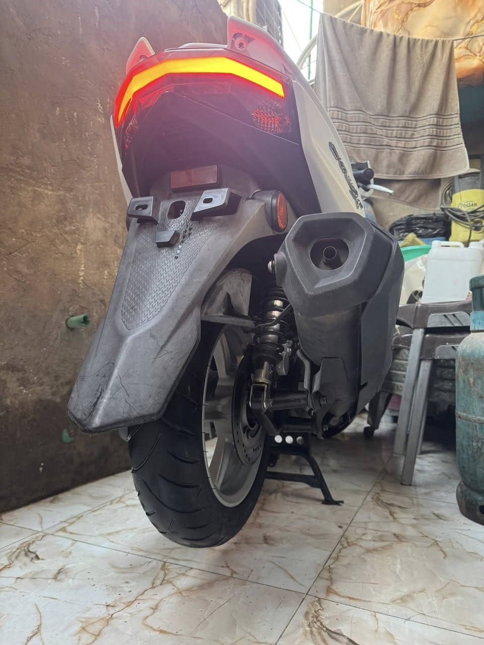 السلام عليكم شباب دراجه سكنز شمعه كفاله ونضافته كبال عينك صارله ٤ اشهر من نازله من رمبه مكاني بغداد الشعب الشراي يتصل وبالخدمه ***********❤️
