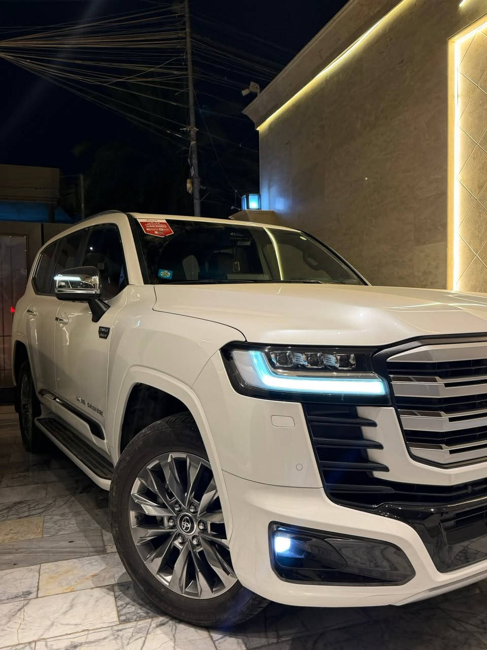 لاندكروزر  VXR هايبرد 2025 بغداد مغلفة ppf
* رقم بغداد 
* ⁠الفئة: VXR توين تيربو ابيض هايبرد 
* عرض على الزجاج (داتا شو)
* ⁠ابواب شفط ستيرن كهرباء
* ⁠صاج انارة داخلية 
* ⁠ماوس تحكم وضعيات القيادة (مود قيادة)
* 4 كامرات محيطية (360 درجة)اصلية
* ⁠داخل جلد (احمر واسود) داخل لكزز 
* محرك 6 سلند (3500 cc) توين تيربو
* ⁠دعاميات كت (لحاية) الجديدة 
* ⁠رادار امامي - رادار خلفي 
* ⁠رادار جانبي (نقطة عمياء) 
* ⁠تحديد مسار قيادة ذاتية 
* بصمة تشغيل بصمات ابواب عدد (5)
* ⁠سماعات تويتر (JpL) انارة داخلية 
* ⁠شاشة امامية كبيرة اصلية 
* ⁠شاشات خلفية عدد (2) 
* ⁠فتحة سقف (سلايت) 
* ⁠كرسي السايق ميموري (ذاكرة)
* ⁠الكراسي الامامية كهرباء 
* ⁠كراسي الامامية تبريد وتدفئة 
* ⁠الكراسي الخلفية تبريد تدفئة 
* ⁠كراسي (7) راكب كهرباء شاحن وايرليس
* ⁠ثلاجة وسطية جنطة كهرباء تبريد شاشة تحكم ستيرن 
* ⁠داخل صاج تشغيل عن بعد علامة لاندكروز الضوئية بالابواب
* حساس امامي خلفي لايت ثلاث عدسات 
* ⁠مري طي كهرباء مري جانبية نيكل 
* ⁠قبضات ابواب نيكب ترايش ابواب نيكل 
* عداد المسافة 12 الف كيلو
* العنوان :- بغداد 
* ⁠للاستفسار هـ(***********)
