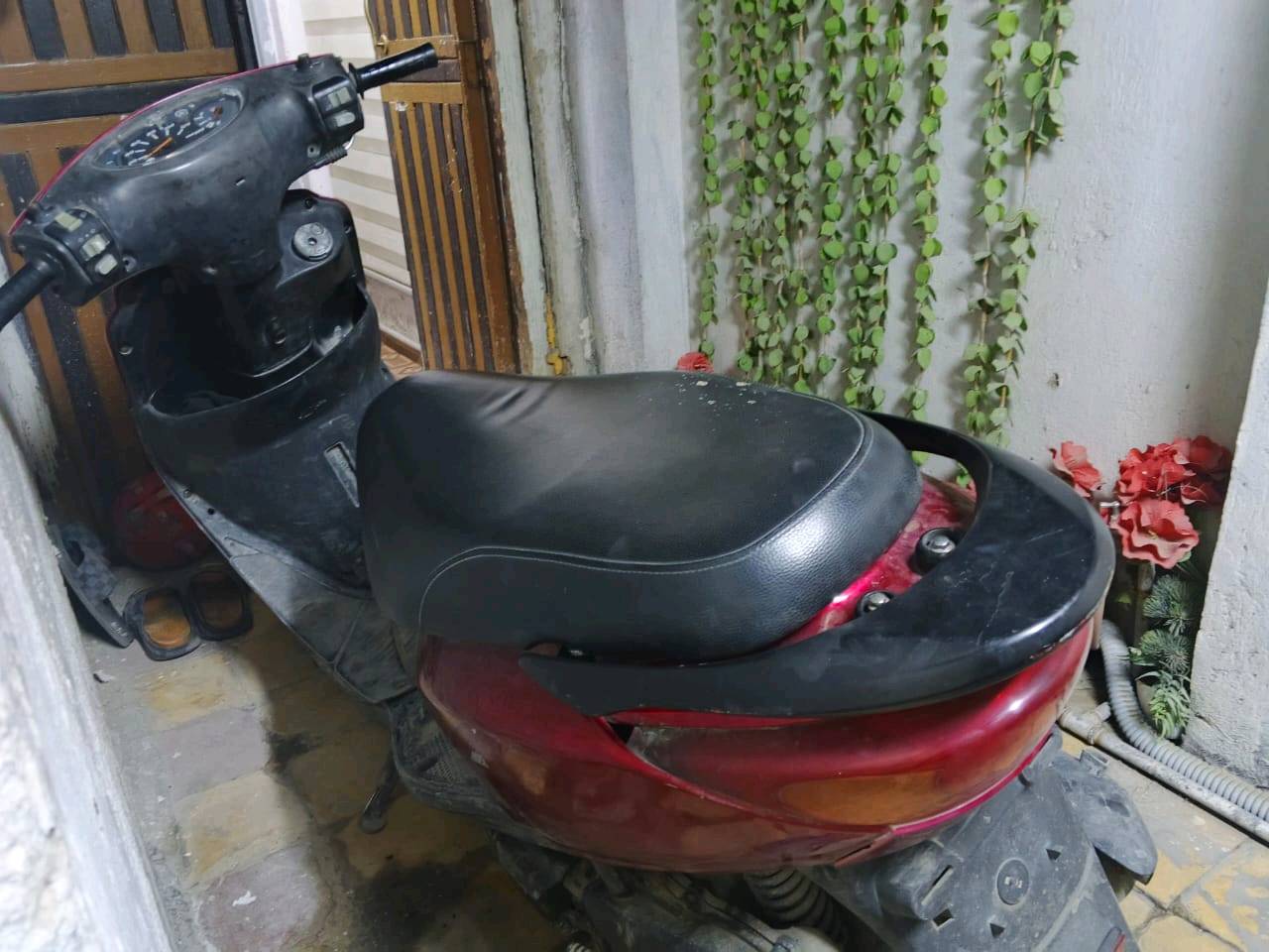 دراجه بريز دراجه نضيفه وجديده والسعر 450الف ودراجه  بيه صوت اكلج خلفي بس و باتري يحتاج شحن والعنوان بغداد الحريه 