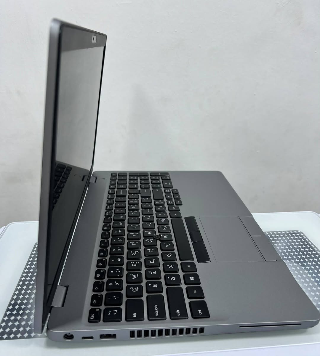 🔥 عرض خاص - لابتوب العملي والدراسة 🔥
DELL Latitude 3550

لابتوب سلم، خفيف، بطارية قوية وينفع للدوام والبرامج المكتبية والمحاسبة والامن السيبراني وغيرها 
السعر ثابت :  335 الف مع التوصيل المجاني 
المواصفات:
المعالج: Intel Core i5 - جيل 10 
الرام: 8GB DDR4 قابل للزيادة
الهارد: 256GB SSD سريع جداً
الشاشة: 15.6 انج Full HD
الكيبورد: كامل + عربي انكليزي
البطارية: ضمان ساعة فما فوق 

الضمان: 7 ايام فحص واستبدال
الهدايا: حقيبة + الشاحن الأصلي 
📦 توصيل لكل محافظات العراق
. 
للحجز راسل الصفحة او واتساب
*********** واتساب
