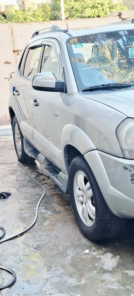 البيع او مراوس توسان موديل ٨ رقم بغداد مشروع وطني تحويل ثاني يوم سنويه٢٩ مكفوله من الصبغ واضربه مكينه وكير جديد تخم تاير كهرباياته كلها شغاله تبريد تدفئه كلها شغاله فول موصفات مكانها صويره الاستفسار اكثر على رقم ***********☆***********
