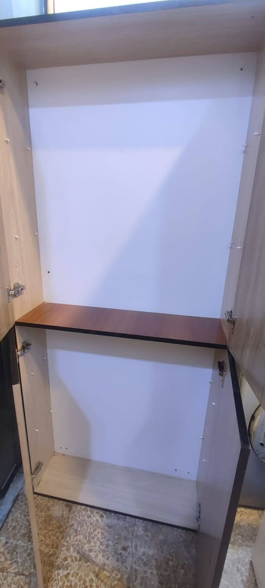 موجود تختين نفر واحد خشب حيل نظيف وقوي ومخزن البسة واغراض  اسعار مقبولة يوجد توصيل ***********
