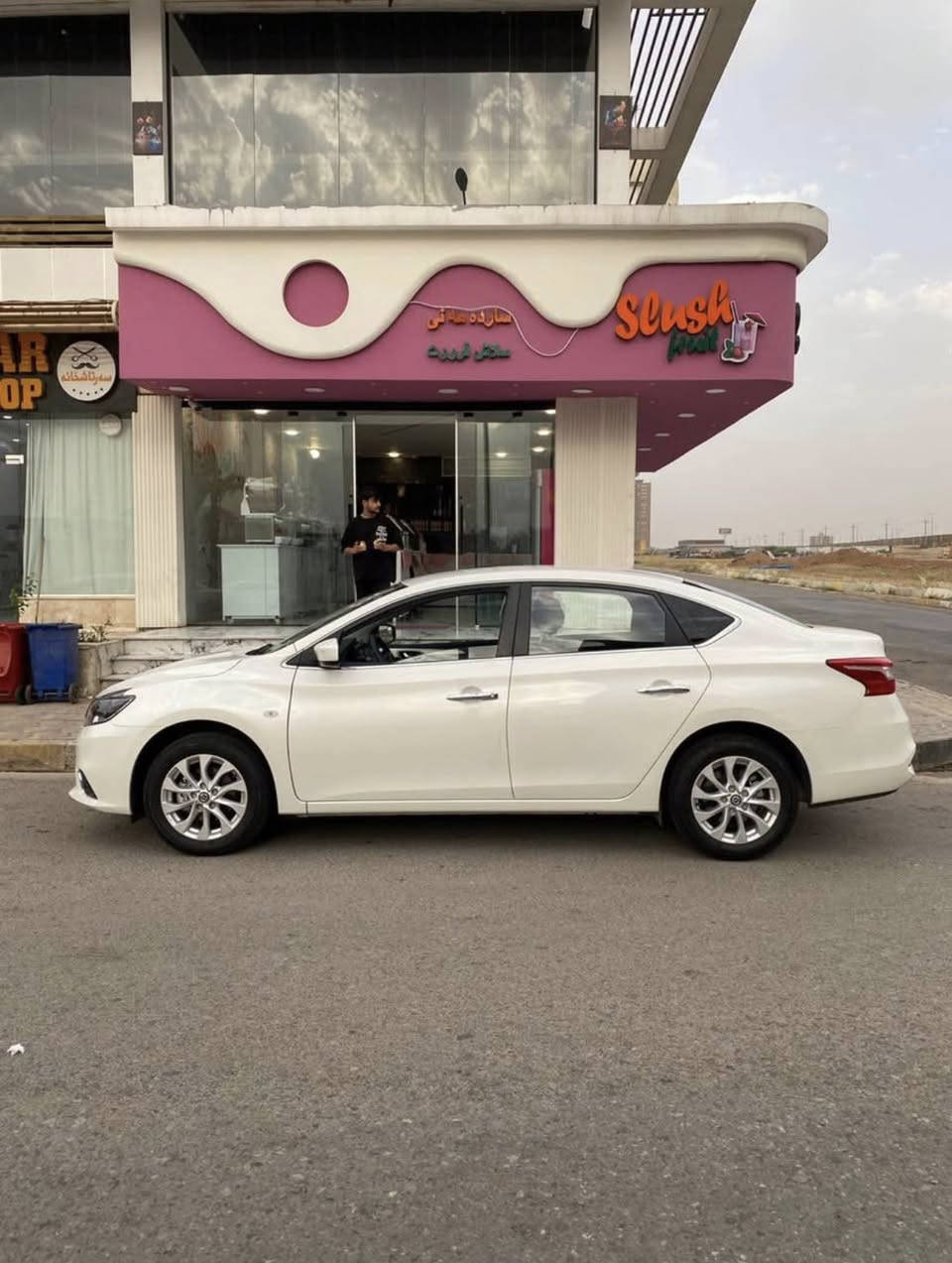 السعر قفل 125 سينترا 2024 من الوكالة بدون صبغ بدون تعديل ع ايدي كلين مو من المعارض سيارة بلسنويه سنترا مو مثل مال معارض مكتوب ليفان لو سليبي لا هاي اصل سنترا من الوكالة ومواصفاته مو نفس الي بملعارض سيارة خليجي كشنات جلد بلادي مال شركة ويه الابواب هم جلد اسود  رقم اربيل للبيع بسعر مناسب او مراوس ب 7 راكب حصراً
 اخذتها من وكالة نيسان صفر قبل سنه بيها ضمان  3 سنوات    
سيارة 4 سلندر
 كشنات جلد + شاشة + بلوجكتورات
نضام ايكو اقتصادي
نضام اوتو ستوب اقتصادي
الهزه لحد 2027 
سيارة اقتصادية بشكل وتبريدها ثلج وتدفئة فول سيارة حيل نضيفه على ايدي متحتاج مصرف ربع دينار 
مكاني اربيل ***********
