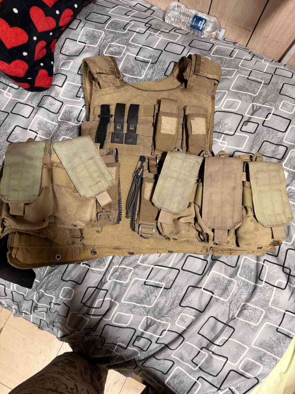 سلام عليكم 
درع استي اف نضيف جدا للبيع جعب اصليه للمخازن ام لخواشيك قياس L
مكاني بغداد ***********
