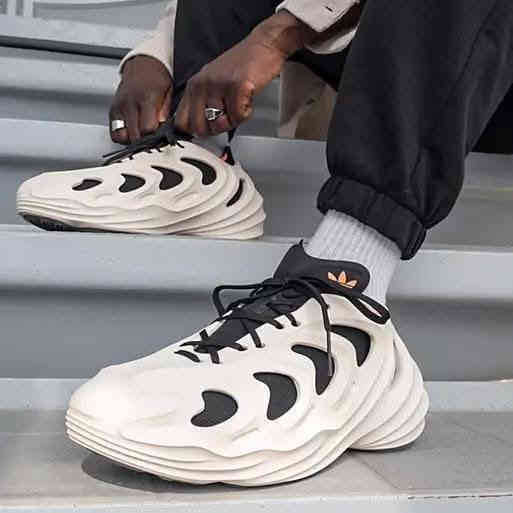 ماركة adidas موديل حديث    
قياس 45           CM 29

اي استفسار على الخاص   رقم الهاتف/***********
يوجد توصيل جميع محافظات العراق
