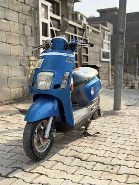 سلام عليكم دراجة (بوليس) لبيع موديل (2013)الدراجة خير من الله مكفولة كفالة عامة الدراجة بيهة  شلعة تشك الكاع شك الدراجة بلادية الدراجة نوزل مو كابريتر  مداريهة ب بانزين محسن ودهن امزول المكان بغداد المحمودية السعر مليون و250 وبيهة مجال 
(***********) بي واتساب او الاتصال ع الرقم
