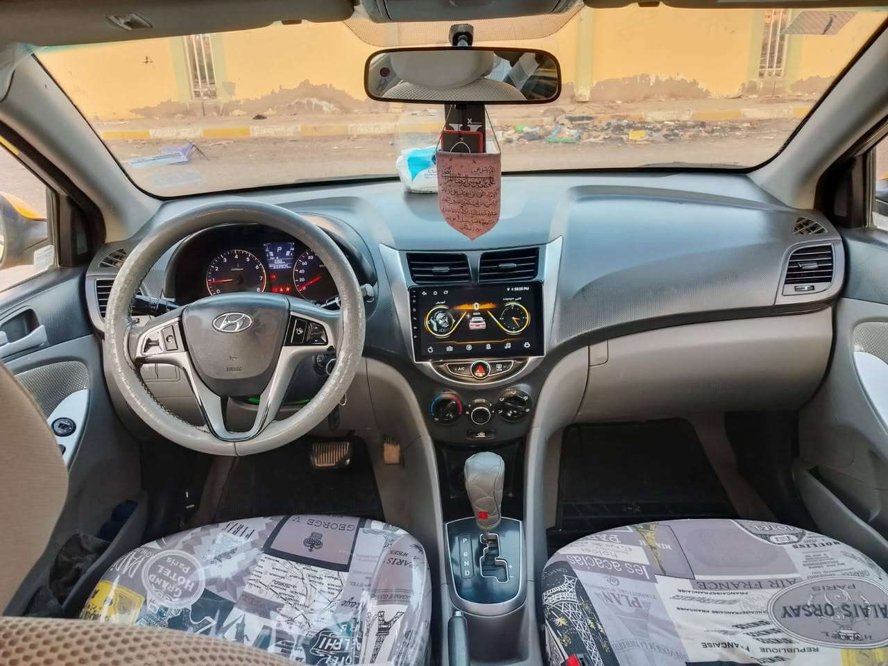 السلام عليكم اكسنت موديل 2014 وارد امريكي كلين بدون ضرر كلها ليبل واحد لا ضربه ولا تبديل رقم واسط بأسمنه تحويل مباشر سنوية للـ28 مصفرة هيئة وغرامات محرك 1600 دوش محرك وكير مكفولات تخم تاير جديد حدادية امامي وخلفي جديد باتري جديد شاشة كامره خلفيه تحكمات ستيرن حساسات اشاير بالمري السعر 79 للأستفسار اكثر (***********) عنواني واسط
