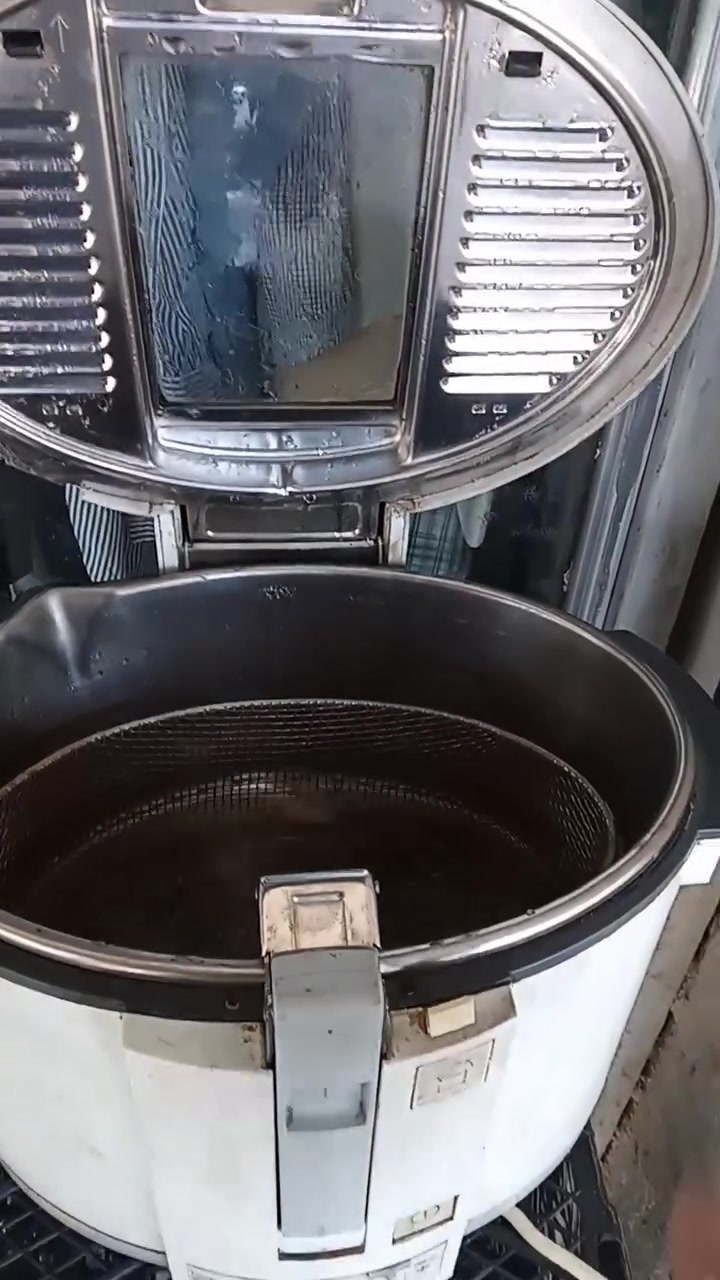 جدر طبخ كهربائي او مقلايه..  باله اولى عل شغل. 
السعر 25 الف... ***********
واسط الصويرة  شارع المركز مقابل صياغ الذهب
