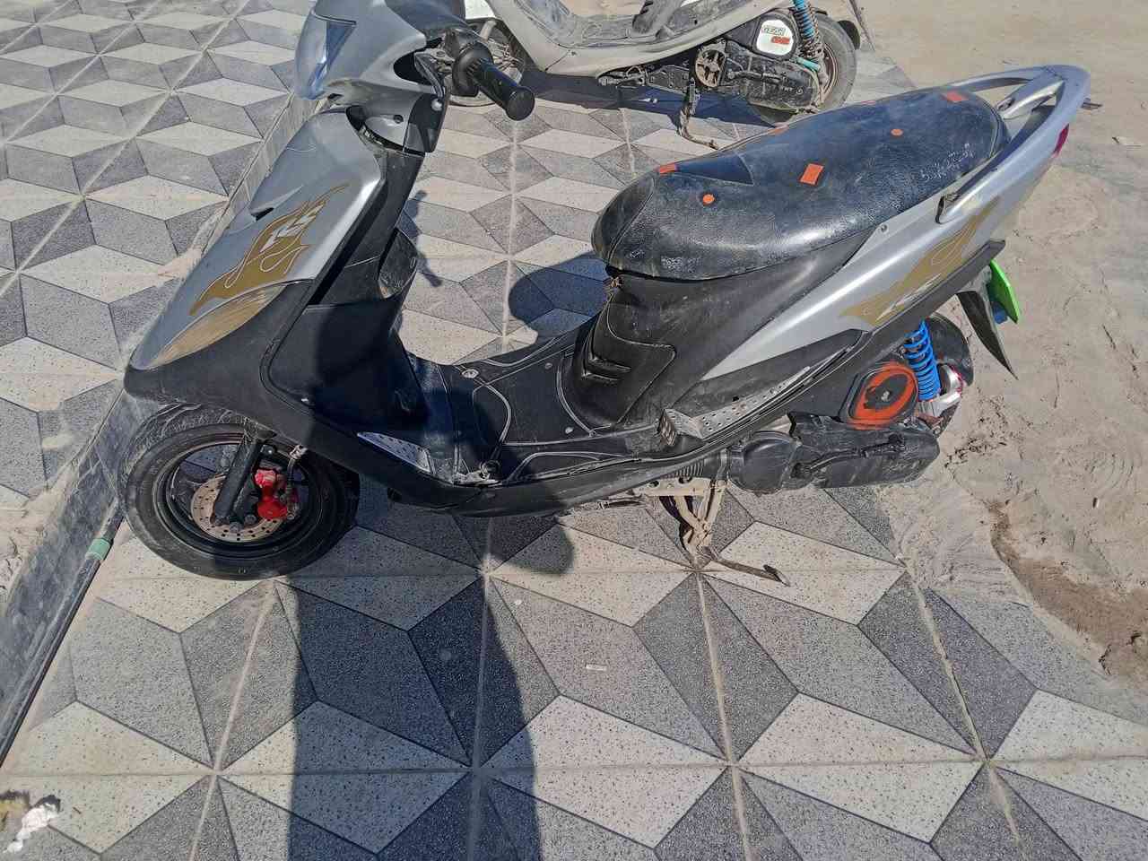 سلام عليكم
دراجه ماكس عدله.  دراجه نصيفه ومابيه اي شي مكينه بلادي ما مفتوحه على فحص سعر 550 وبيه مجال 
***********
